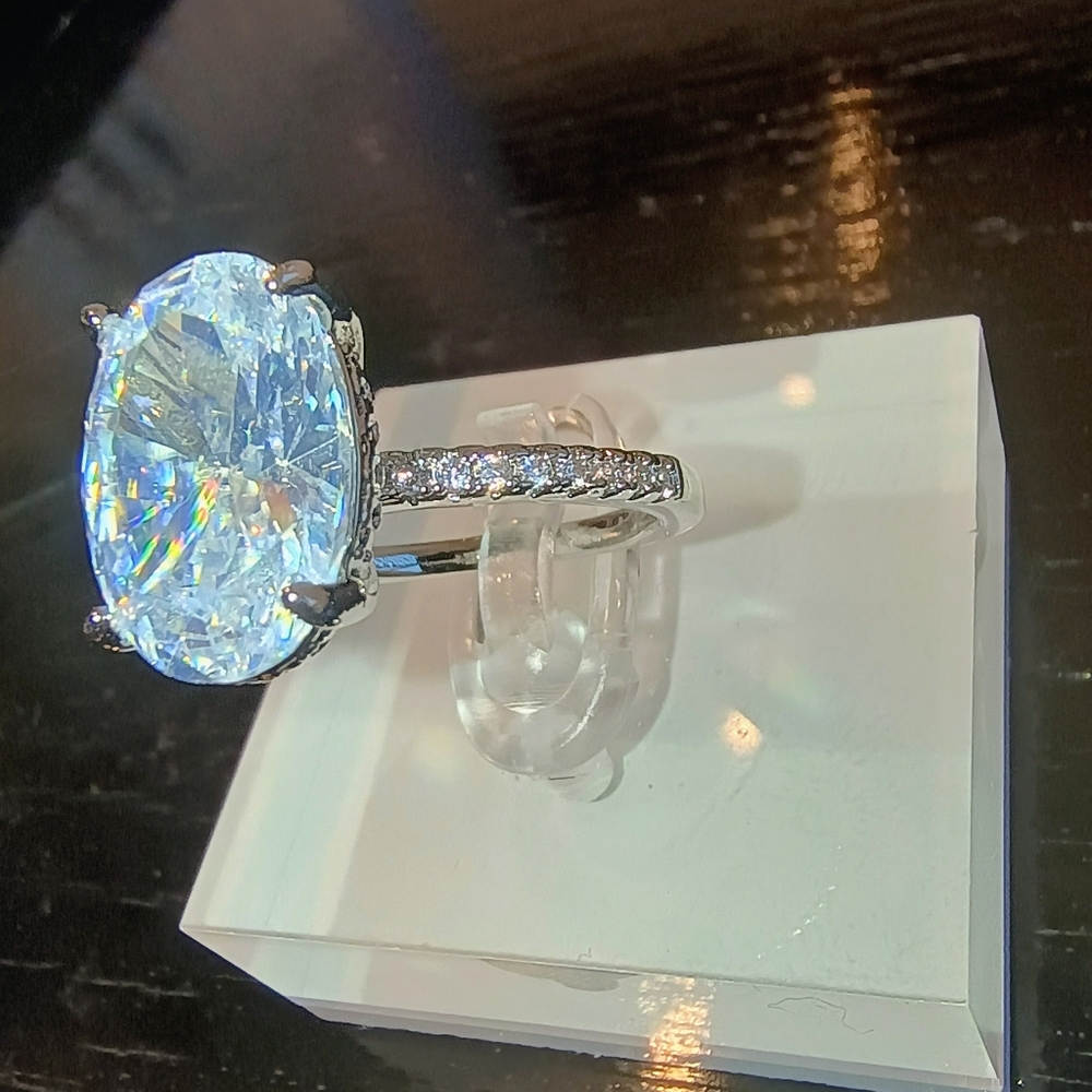 Fashion Jewelry Silver Sparkling Ring Size 8 - Picture 16 of 17